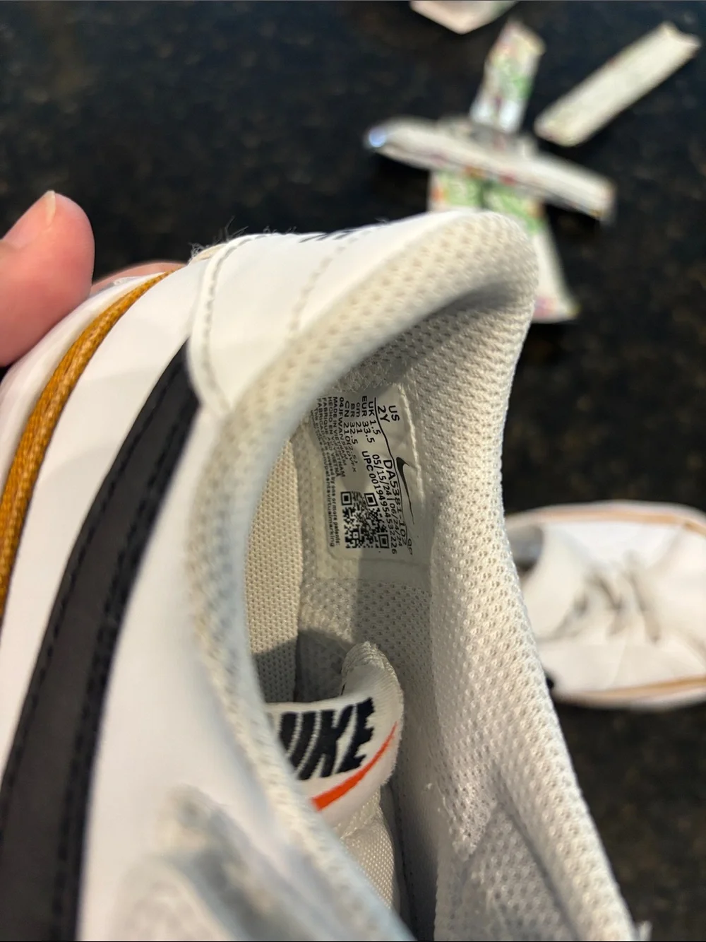 Nike laces top comfort